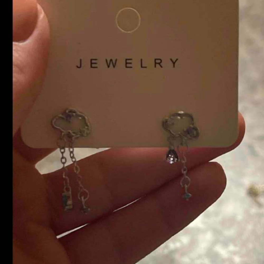 1pair Silver Pin Cloud Shaped Dangle Earrings For Women, New Arrival & Trendy
